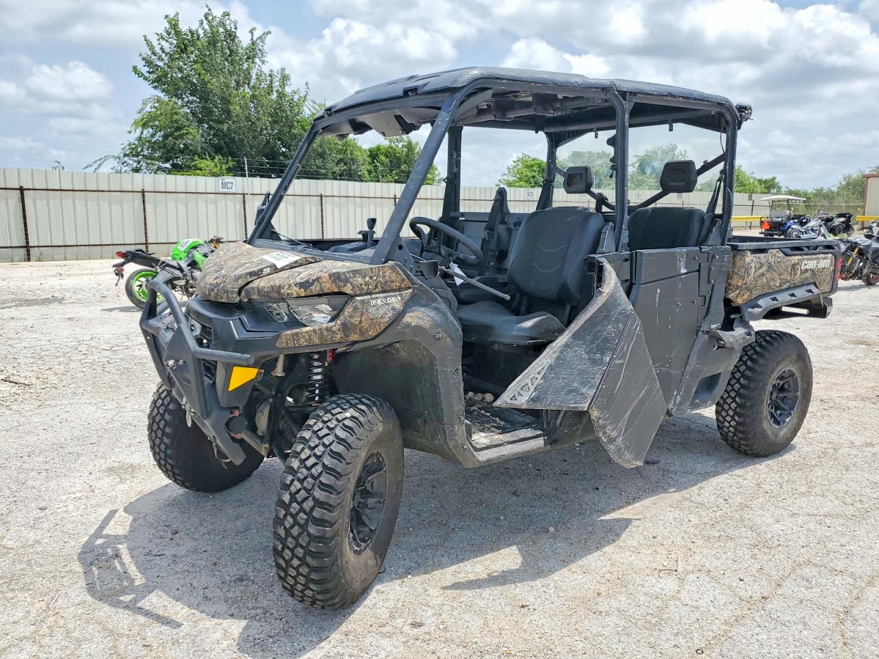 Can-Am Defender 2023