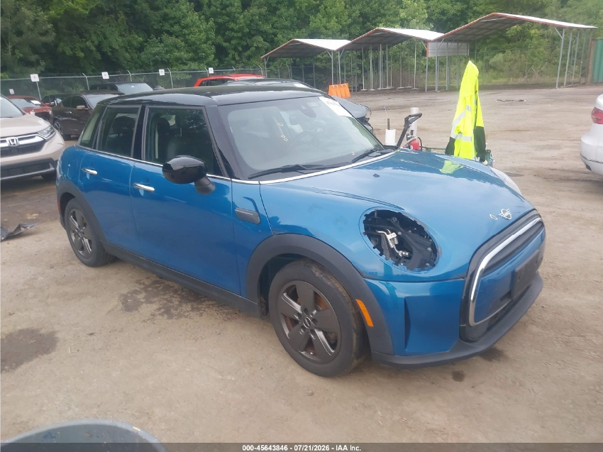 Автомобиль MINI Hardtop Cooper (2023)