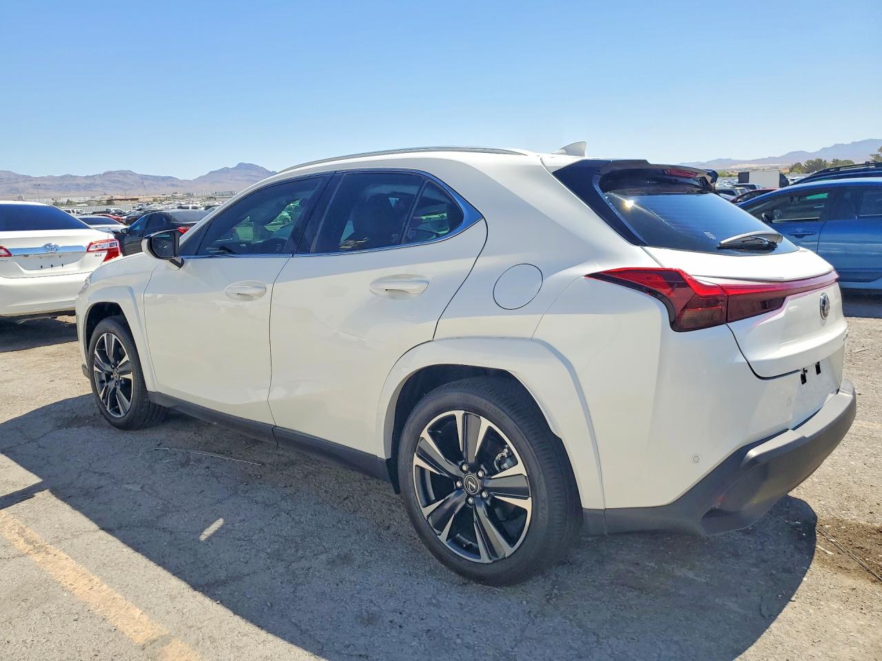 Lexus UX 300H PREMIUM 2025