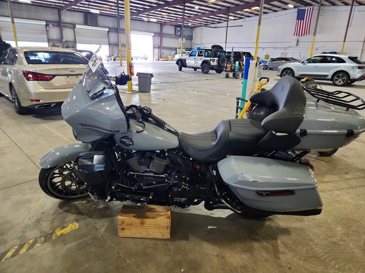 Harley-Davidson FLHXL 2026