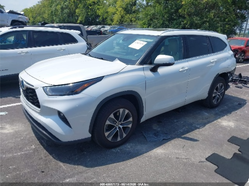 Toyota Highlander HYBRID XLE 2022