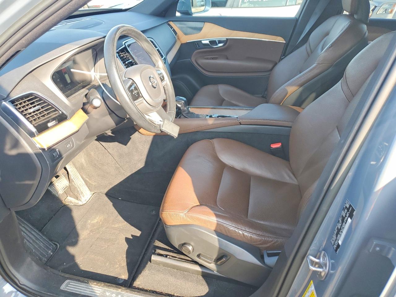 Volvo XC90 T6 MOMENTUM 2022