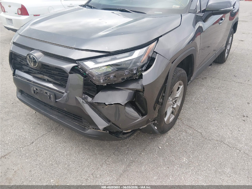 Toyota RAV4 XLE 2024