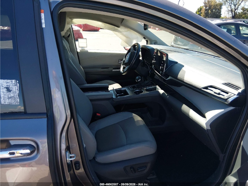 Toyota Sienna LIMITED 2023