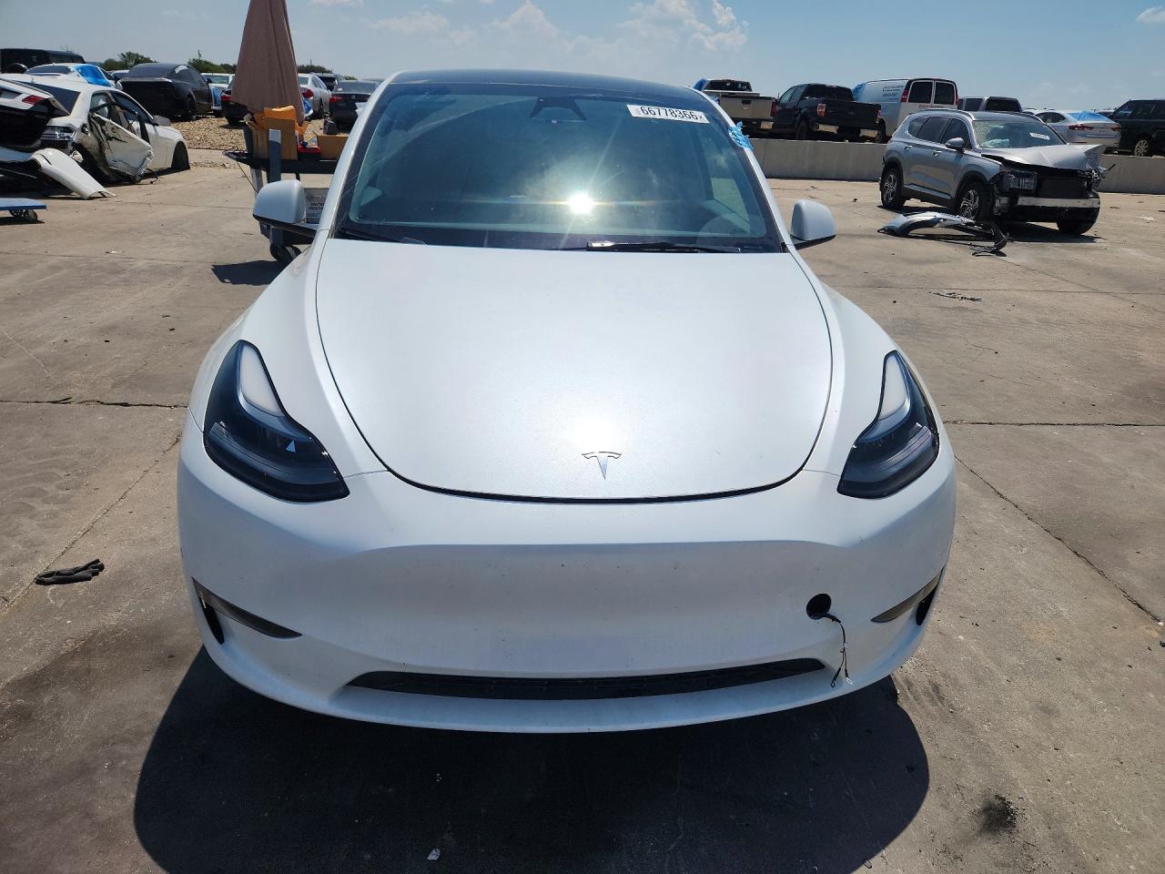 Tesla Model Y 2025
