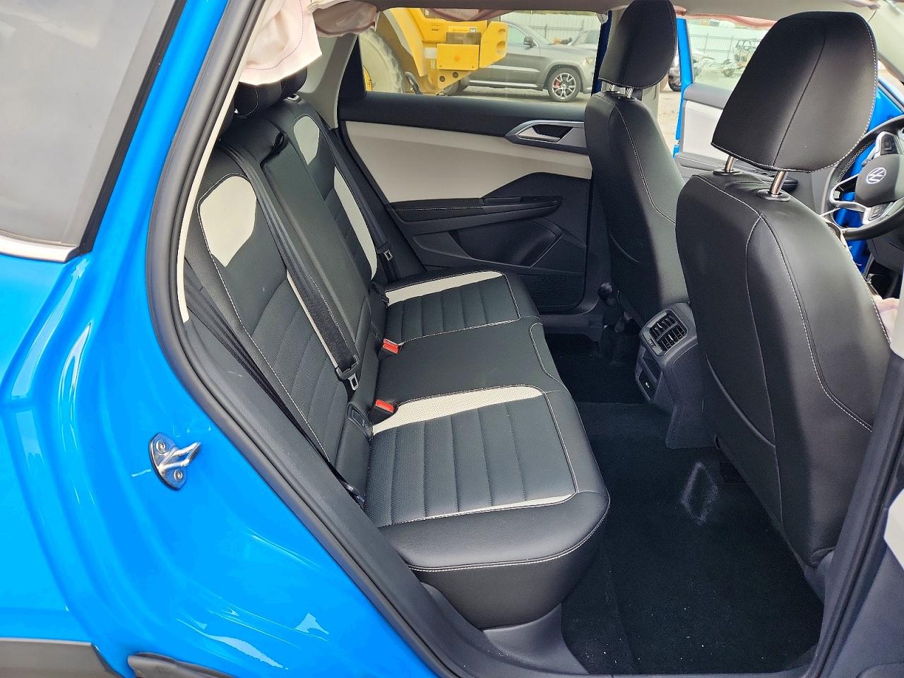 Volkswagen TAOS SEL 2025