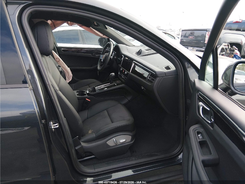 Porsche Macan T 2024