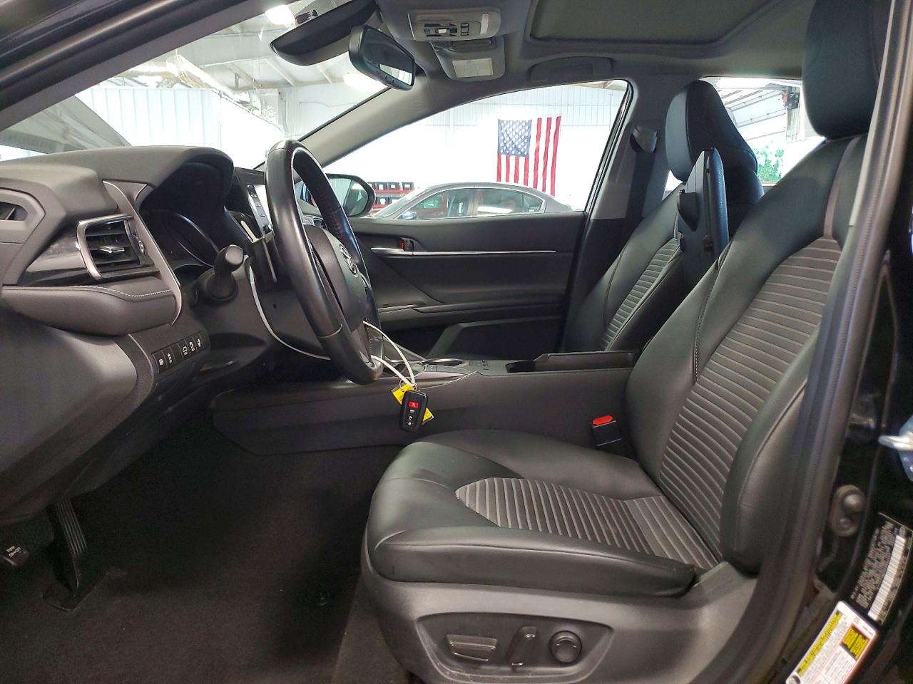 Toyota Camry SE 2023