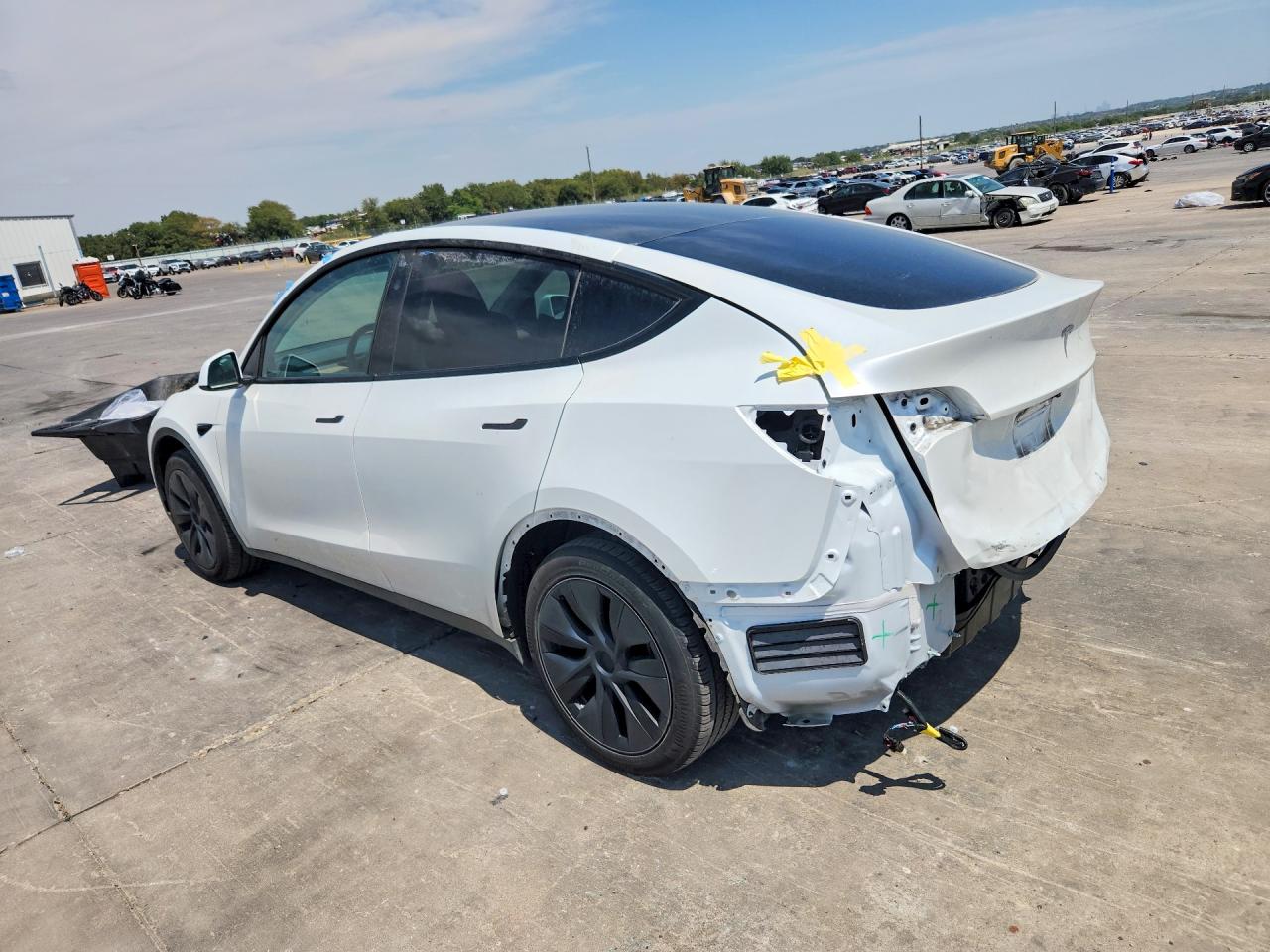 Tesla Model Y 2025
