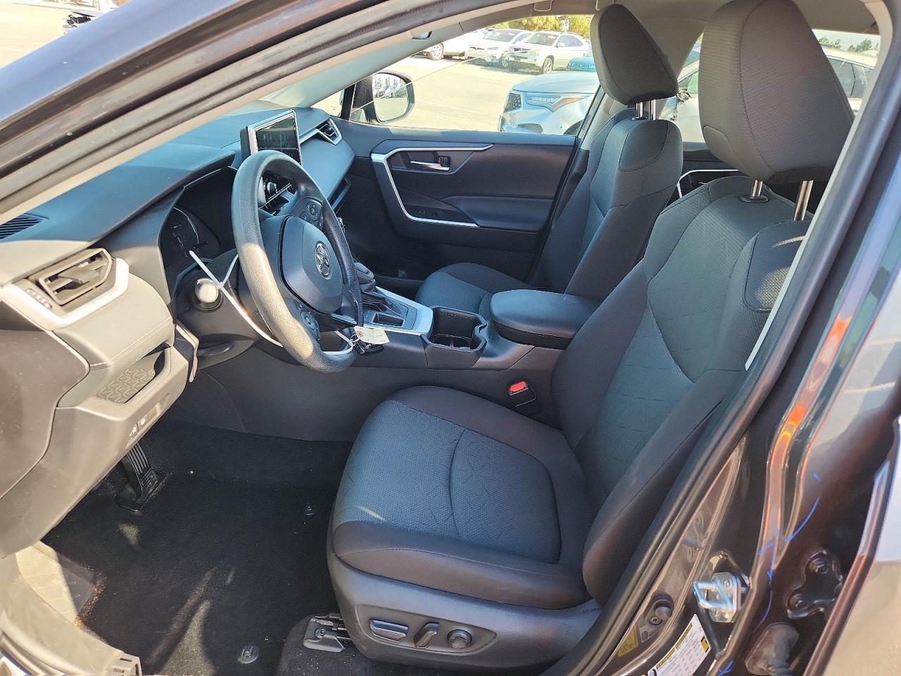 Toyota RAV4 XLE 2025