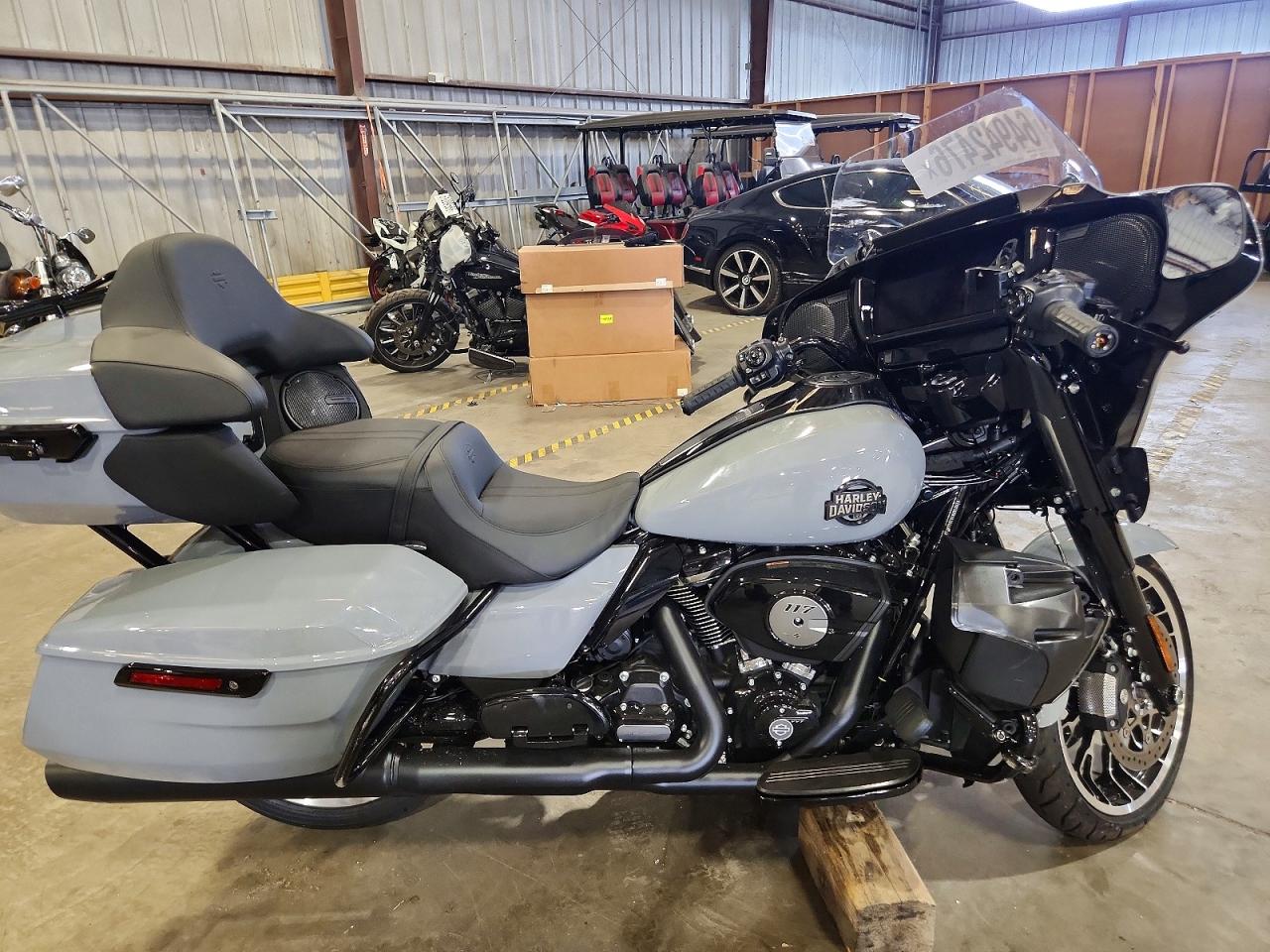 Harley-Davidson FLHXL 2026