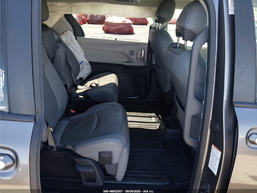 Toyota Sienna LIMITED 2023
