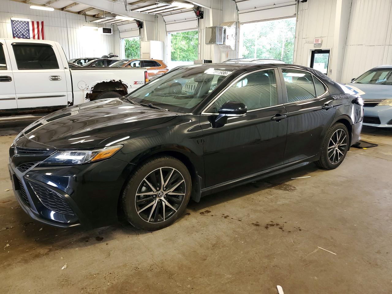 Toyota Camry SE 2023