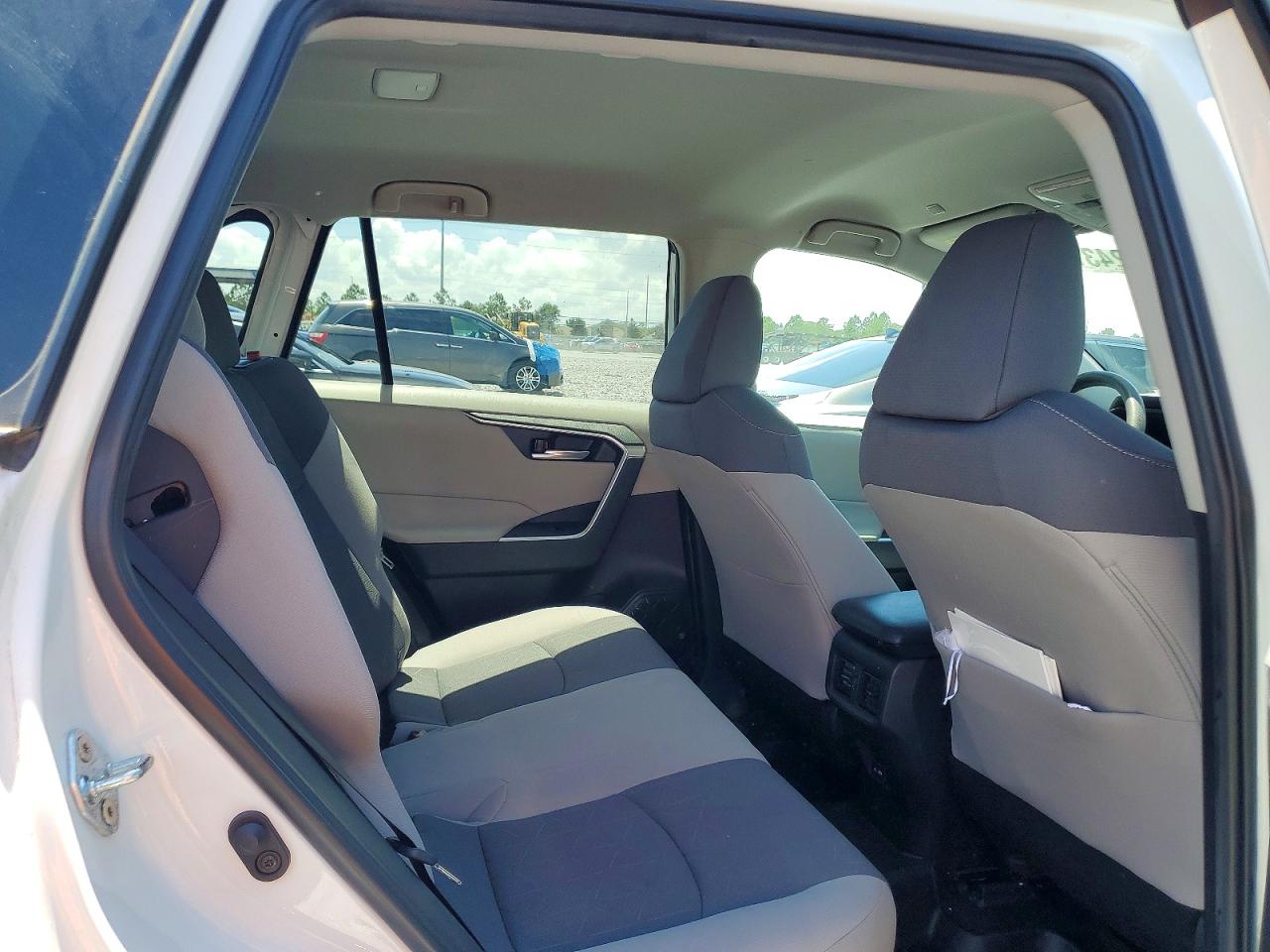 Toyota RAV4 XLE 2023