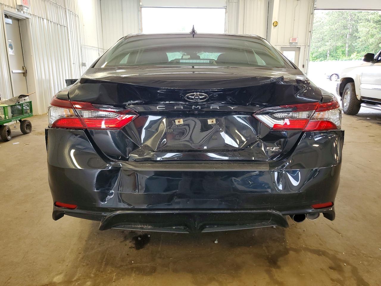 Toyota Camry SE 2023