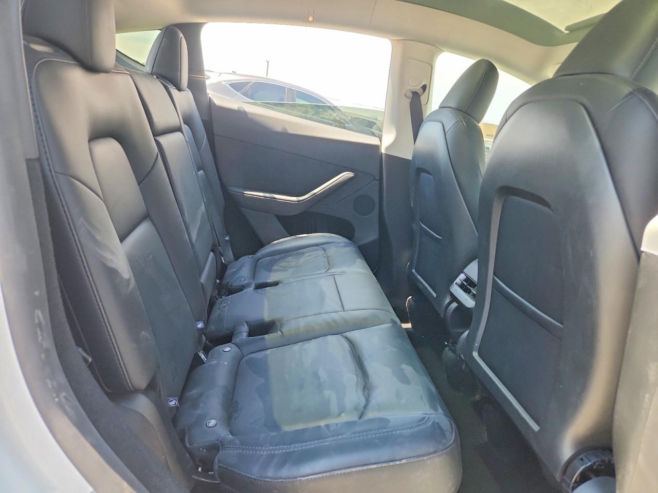 Tesla Model Y 2025