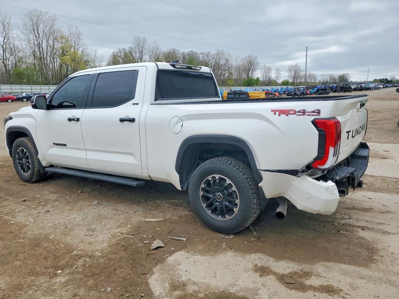 Toyota TUNDRA CREWMAX SR5 2022