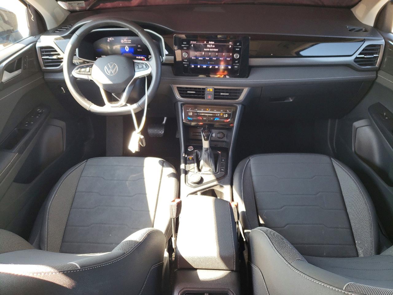 Volkswagen TAOS SE BLACK 2025