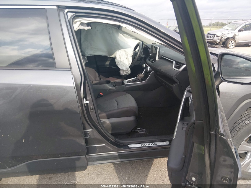Toyota RAV4 XLE 2024