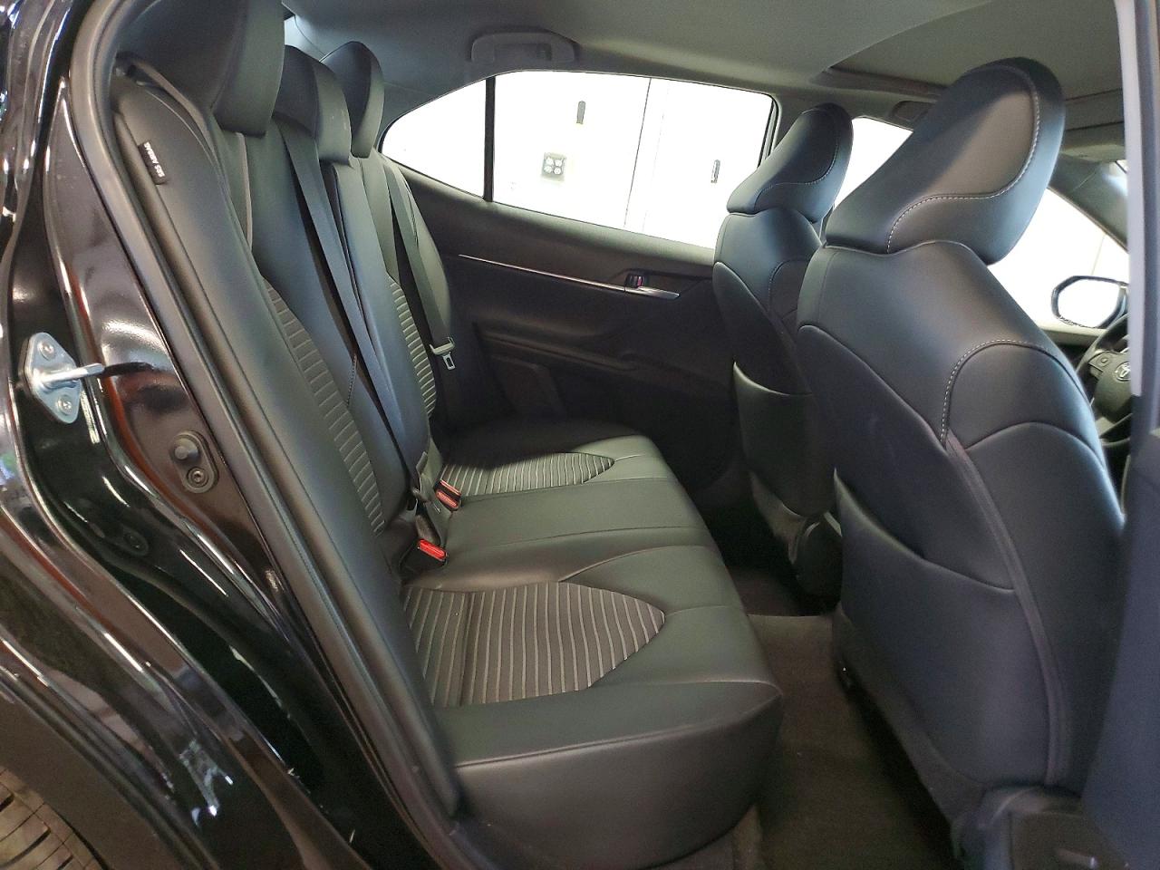 Toyota Camry SE 2023