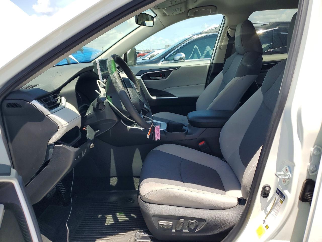 Toyota RAV4 XLE 2023