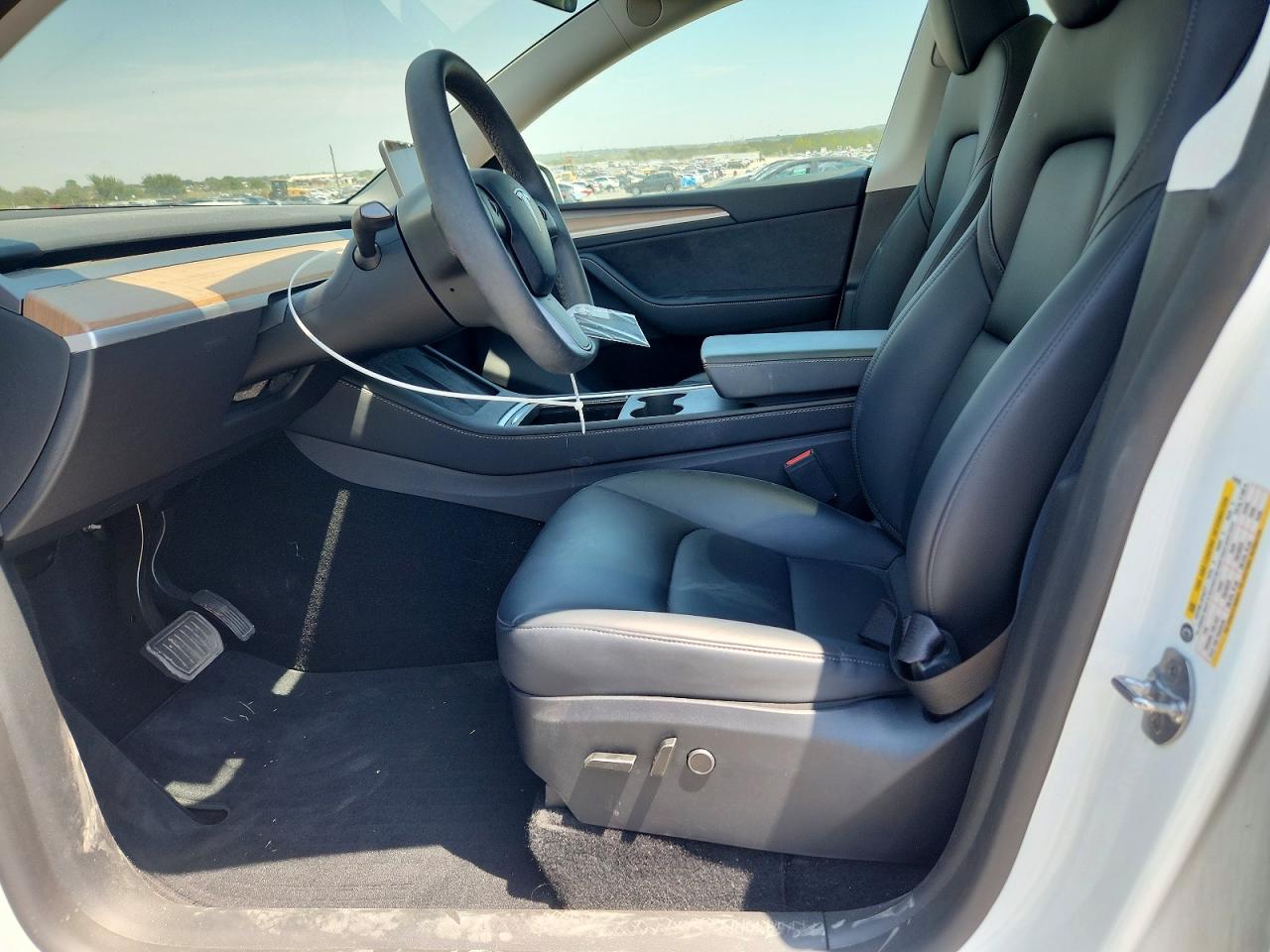 Tesla Model Y 2025