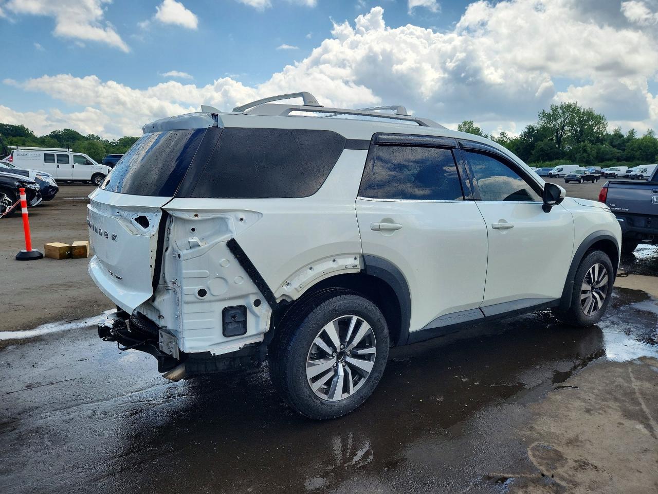 Nissan Pathfinder SL 2024