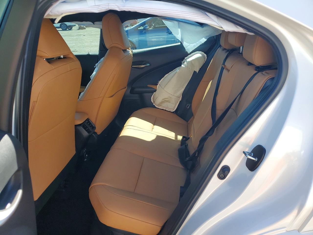 Lexus UX 300H PREMIUM 2025