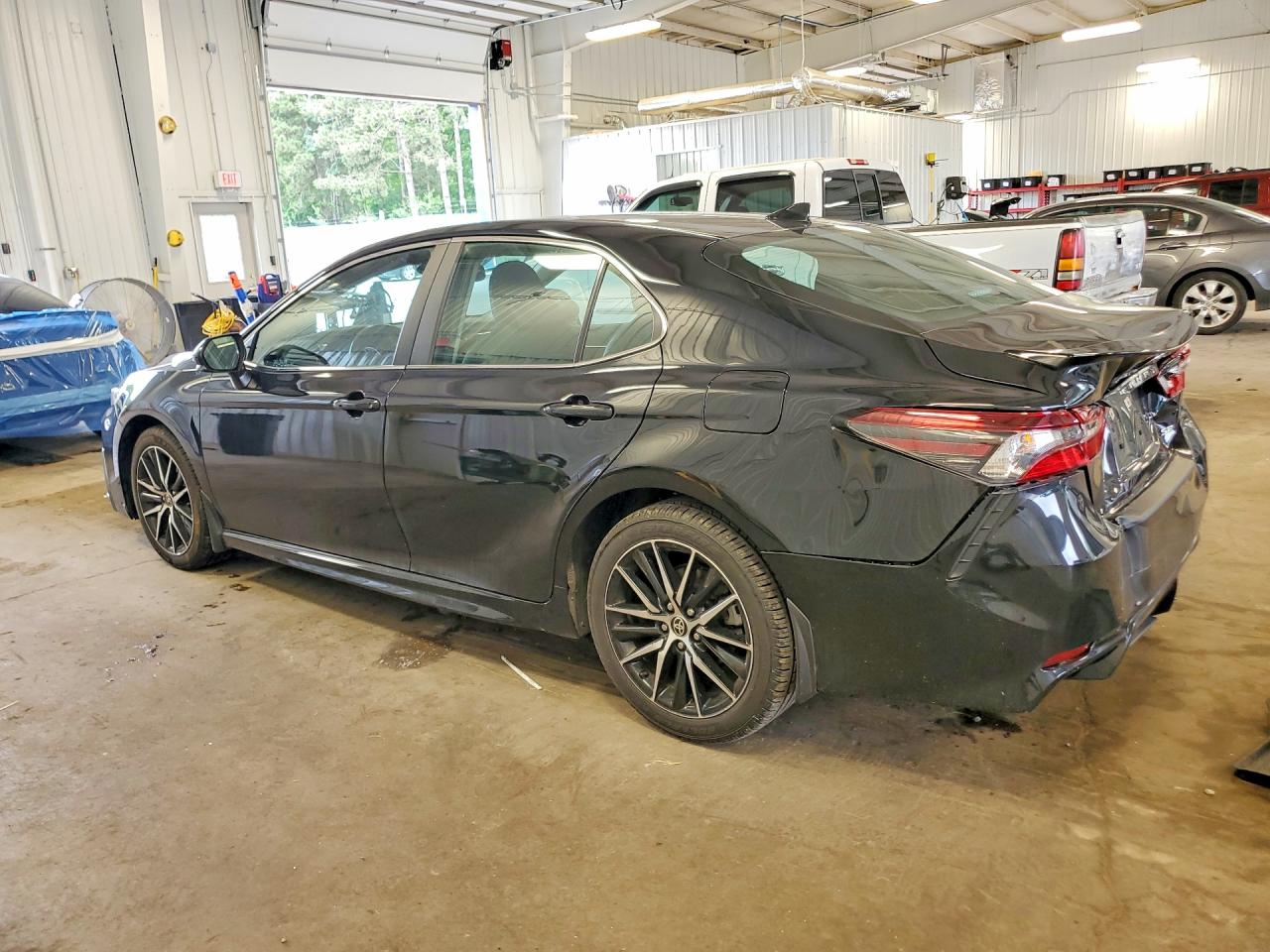 Toyota Camry SE 2023