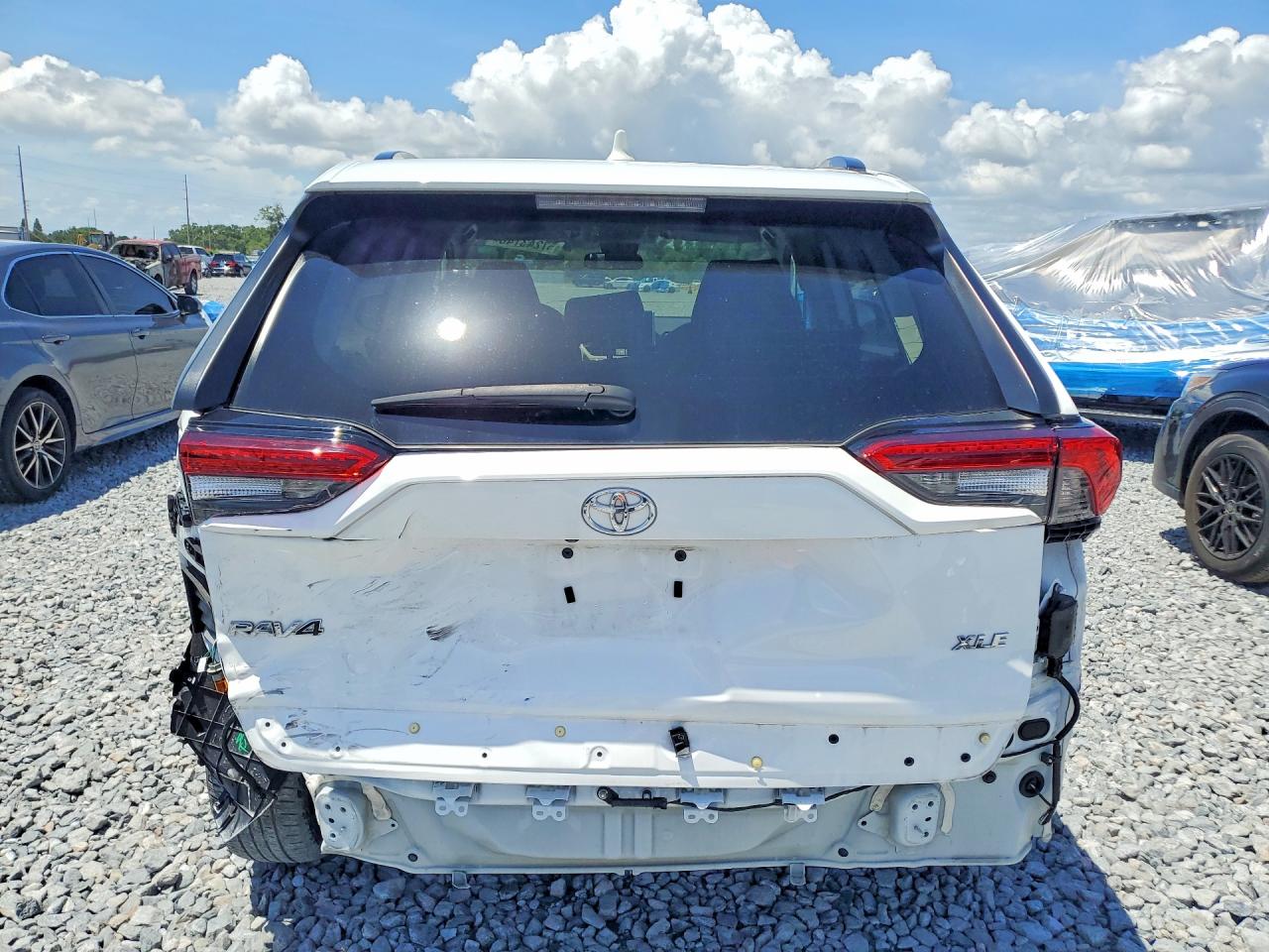 Toyota RAV4 XLE 2023
