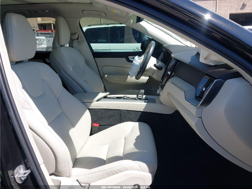 Volvo XC60 RECHARGE PLUG-IN HYBRID T8 PLUS DARK THEME 2024