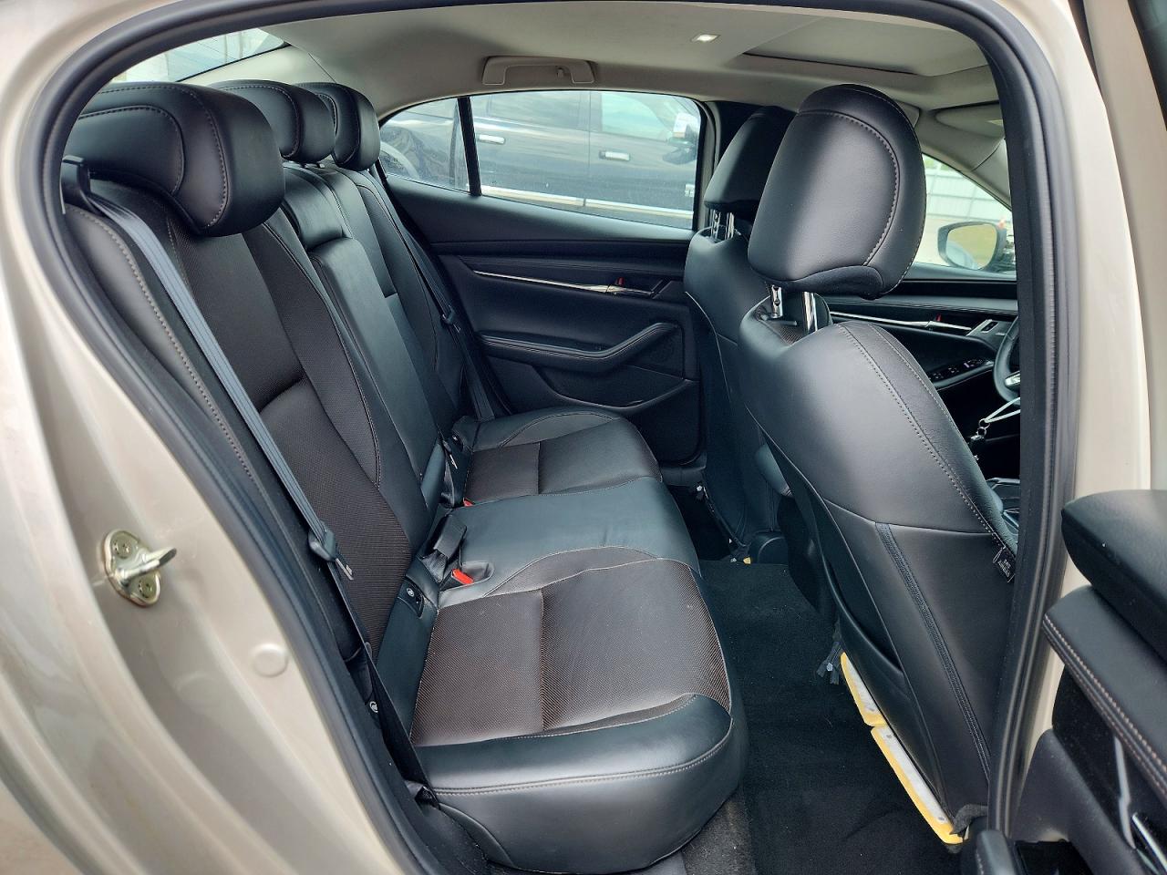 Mazda 3 PREMIUM 2022