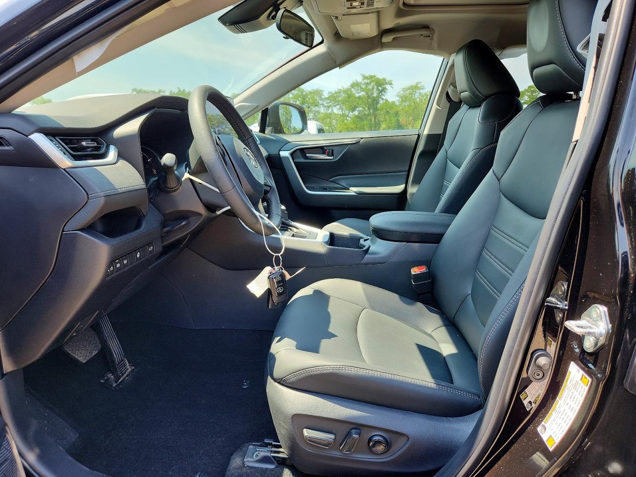 Toyota RAV4 XLE PREMIUM 2025