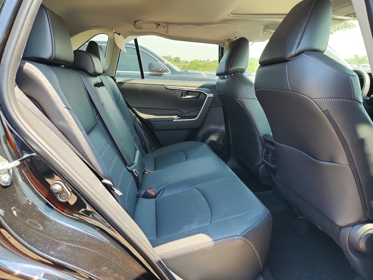 Toyota RAV4 XLE PREMIUM 2025