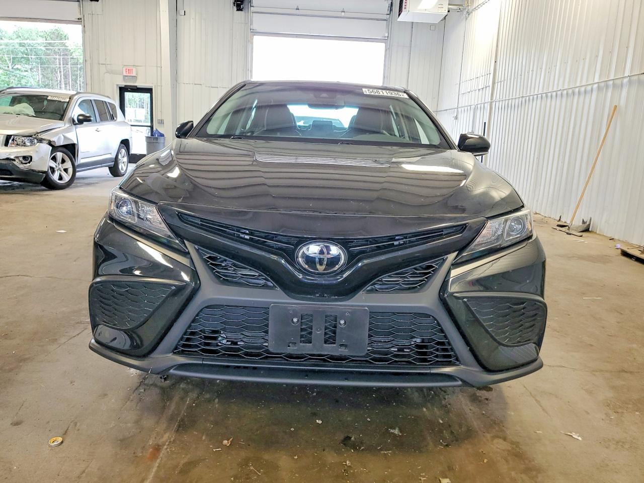 Toyota Camry SE 2023