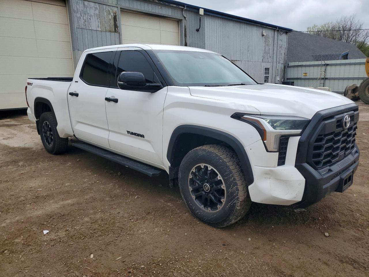 Toyota TUNDRA CREWMAX SR5 2022