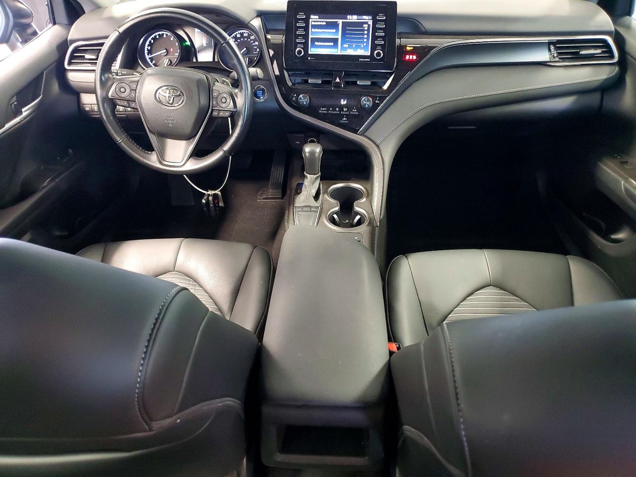 Toyota Camry SE 2023