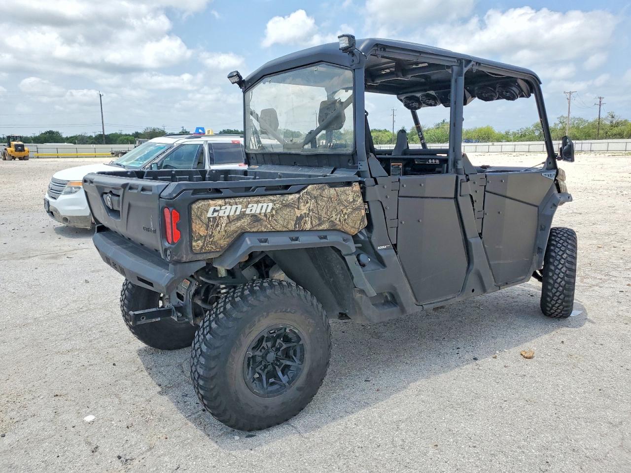 Can-Am Defender 2023