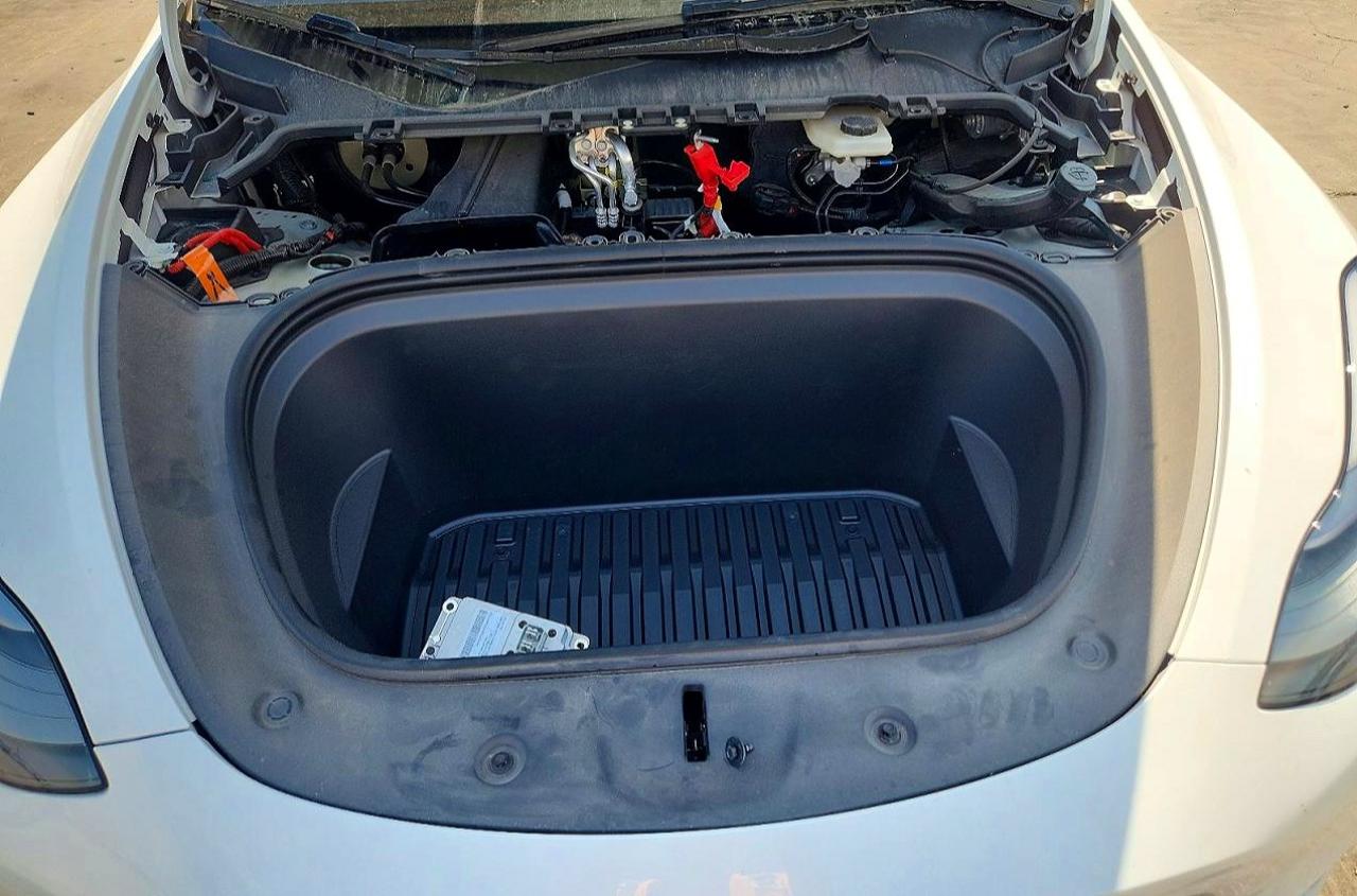 Tesla Model Y 2025