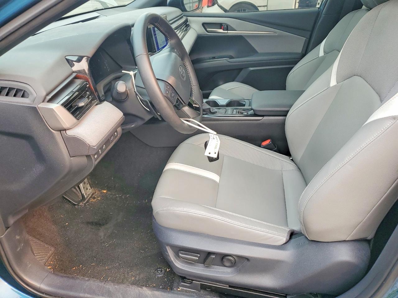 Toyota Camry SE 2025